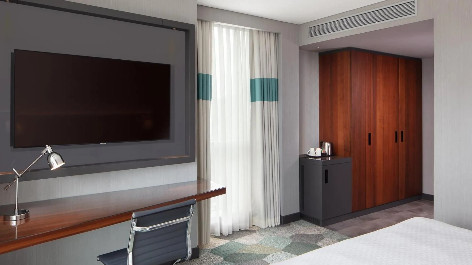 Four Points By Sheraton Istanbul Kagithane Отель